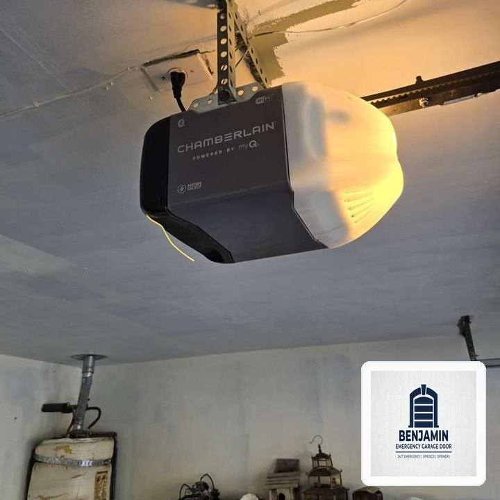 Benjamin Emergency Garage Door Dispatch in Taylor (Hutto Area): Heavy-Duty EPDM Perimeter & Bottom Seal Weatherproofing - Taylor, TX